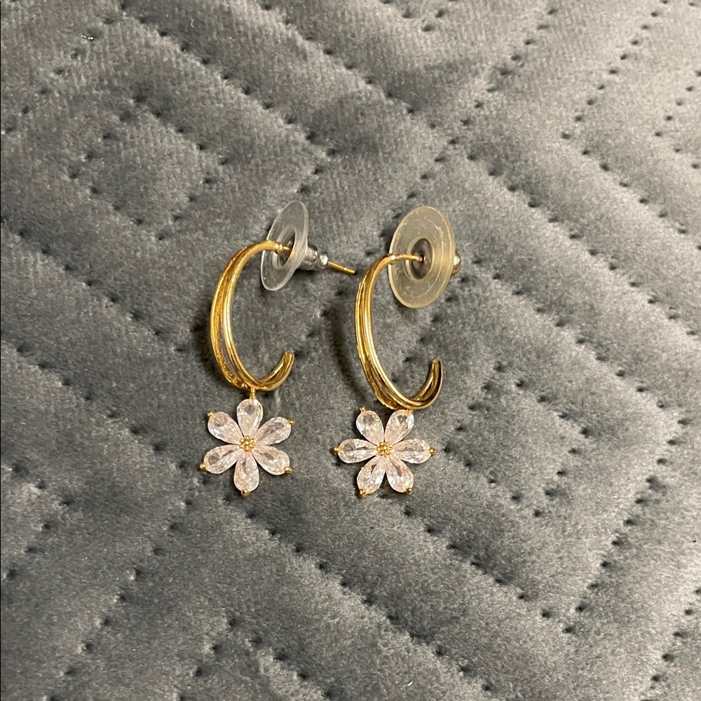 14k gold 925 Gold hoop with dangling diamond Flower Earrings- new